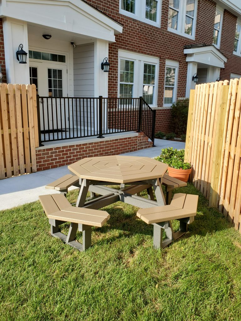 Picnic Table – Octagonal